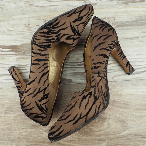 Ann Marino sz 7 zebra pattern satin velvet heels - Picture 5 of 9